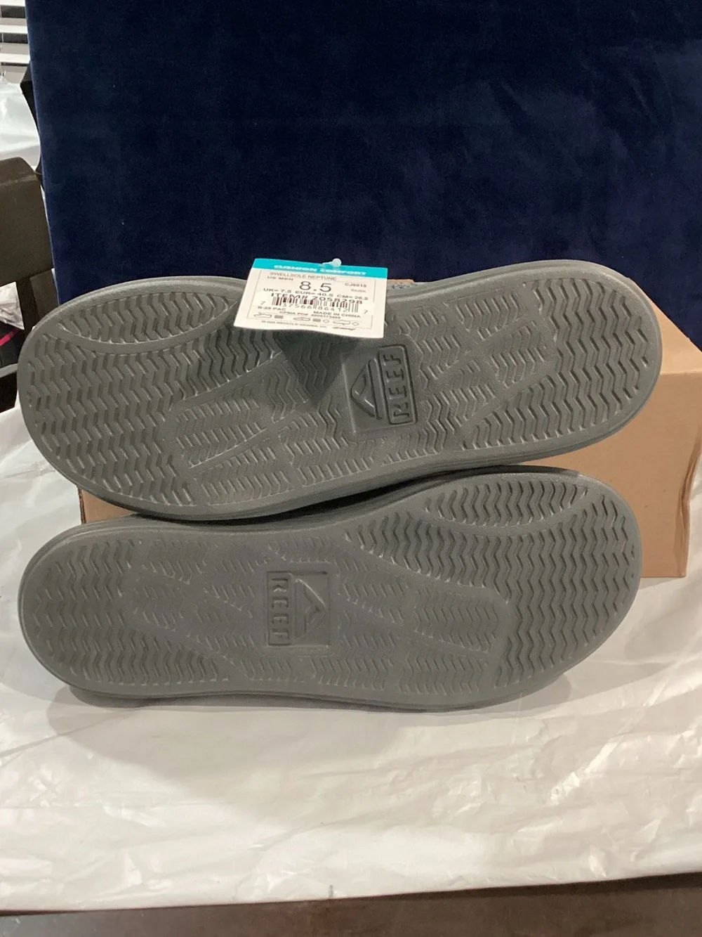 REEF Swellsole Neptune Men’s 8.5 Raven Gray Cushion Comfort Sneakers NWT